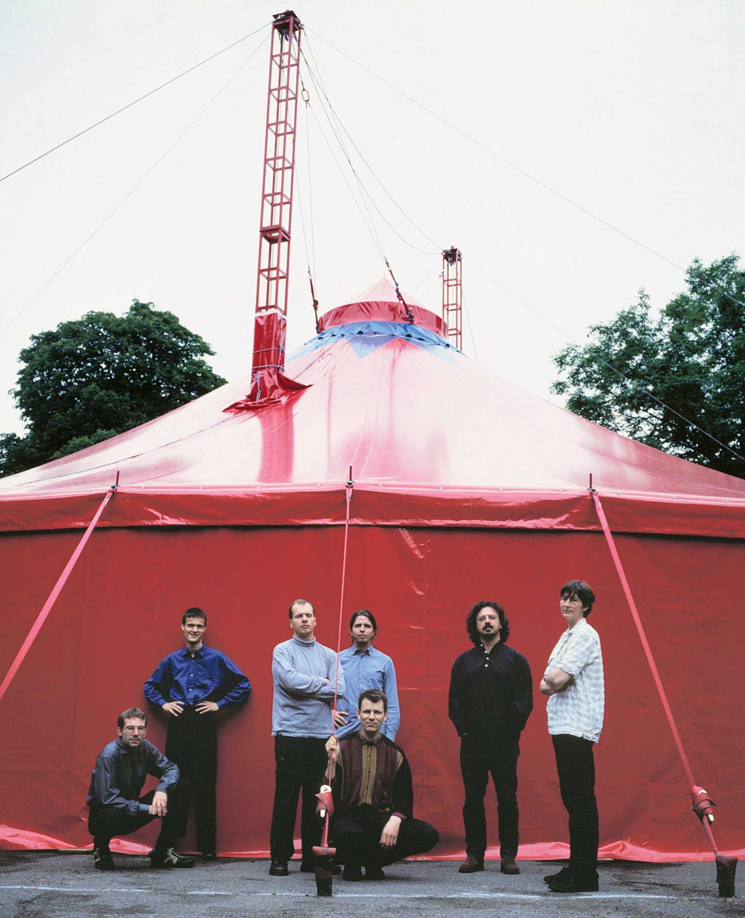 Ensemble S als Circus S Ensemble S als Circus S mit Zirkuszelt etwa 2002